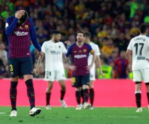 Barcelona cae una vez más después de haber perdido su pase al final de la Champions League. Foto AP
