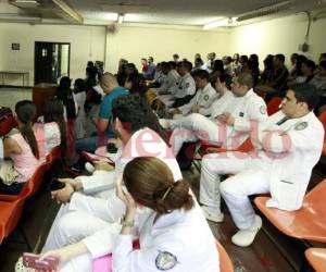 Estudiantes de la carrera de Medicina que realizan su servicio social se retiraron de sus labores en los establecimientos de salud.
