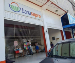 La imagen muestra una de las tiendas de Banasupro en la capital de Honduras.