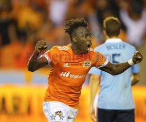 Alberth Elis ingresó a los 58 por el Dynamo y empató un minuto después.