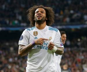 El lateral brasileño Marcelo, del Real Madrid, festejó su gol en el partido de ida de los octavos de final de la Liga de Campeones frente a Paris Saint Germain en el estadio Santiago Bernabéu de Madrid, España. Foto: Agencia AP