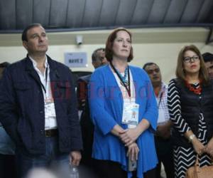 La encargada de negocios de los Estados Unidos en Honduras, Heidi Fulton esta noche en el TSE. Foto: Marvin Salgado / El Heraldo.