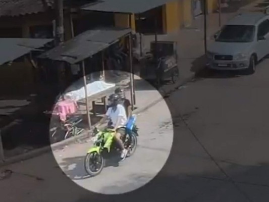 Los sicarios, en moto, le quitaron la vida a un transportistas de la capital de Honduras.