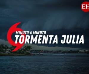 El Centro Nacional de Huracanes anunció que Julia está avanzando por el Pacífico, tras dejar atrás Honduras, se desplaza paralelo a El Salvador y fija su rumbo en Guatemala y México.