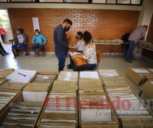 En el campus de la UPNFM se entregaron ayer más de 1,800 documentos de identificación. Al proceso solo le quedan pocos días. Foto: Jhony Magallanes/El Heraldo
