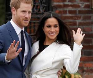 El príncipe Harry y Meghan Markle viven una historia de amor verdadera, caso contrario al matrimonio impuesto de su madre con el príncipe Carlos. Foto: AP.