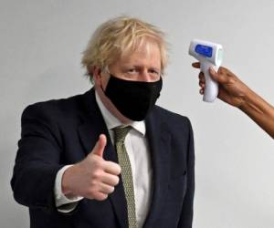 El primer ministro Boris Johnson anunció la entrada en vigor de un nuevo confinamiento estricto. Foto AFP