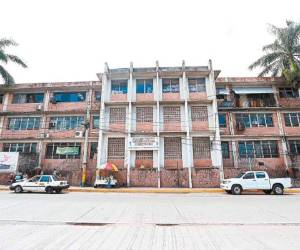 Hoy tampoco hay atenciones en el centro de salud Alonso Suazo debido al penetrante olor a fenol.