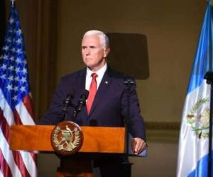 El vicepresidente de Estados Unidos, Mike Pence, demandó en Guatemala a los presidentes del Triángulo Norte de Centroamérica frenar el éxodo de migrantes. Foto: Agencia AFP