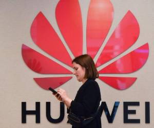 Tras las restricciones que impuso la administración de Donald Trump, Google -cuyo sistema Android equipa a la inmensa mayoría de los smartphones en el mundo- anunció el domingo que iba a cortar los lazos con el gigante chino. Foto: AFP/El Heraldo.