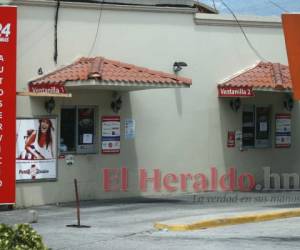 Las farmacias atenderán por el autoservicio. Foto: Emilio Flores / EL HERALDO.