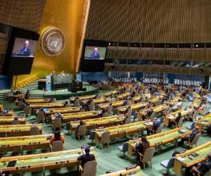 Algunos altos funcionarios de la ONU, como el secretario general Antonio Guterres, hablaron desde la sala de la Asamblea General de la ONU en Nueva York, usando máscaras en el rostro. AP.