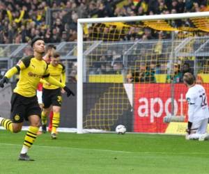 Jadon Sancho de Dortmund celebra después de anotar durante el partido de fútbol de la Bundesliga alemana entre Borussia Dortmund y FSV Mainz 05 en Dortmund, Alemania, sábado 13 de abril de 2019. (Foto AP / Martin Meissner)