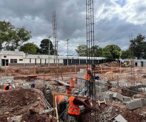 La obra es ejecutada por el Fondo Hondureño de Inversión Social (FHIS) y será equipada por la Secretaría de Salud (Sesal).