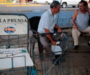 La portada del diario La Prensa salió en blanco la semana pasada en protesta por la retención de material en las aduanas. Foto AFP