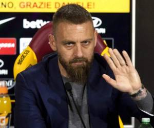 La decisión de no renovar su contrato le fue comunicada a De Rossi recién el lunes, pero el jugador dijo que la estaba esperando desde hacía un tiempo. Foto:AP