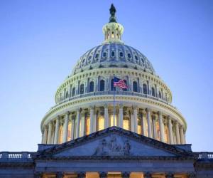 La legislación que aprueben debe asegurar que las grandes empresas que reciban reembolsos pasen ese beneficio a los consumidores, que absorbieron el aumento de precios.