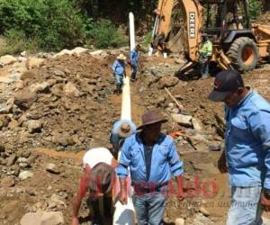 Desde hace siete meses personal de Aguas de Comayagua realiza obras menores de reparación en el sistema de agua. Foto: El Heraldo
