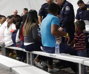 Con México, Estados Unidos selló los Protocolos de Protección del Migrante (MPP) que determina que los demandantes de asilo que lleguen a la frontera común deben esperar en ese país, mientras se tramita su caso. Foto: AP