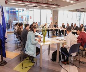 Por 11 miembros propietarios, 10 suplentes y 17 asesores de los tres sectores involucrados se encuentra integrada la comitiva del salario mínimo de 2026.