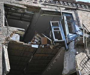 Funcionarios rusos informaron que después de la destrucción de los misiles ucranianos los restos cayeron sobre una casa.