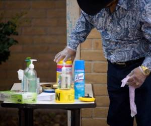 La única forma en que pueden hacerse la prueba es en hospitales, clínicas y sitios designados por el gobierno. Foto AFP