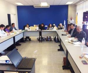Estudiantes de Medicina se reunieron esta tarde con autoridades de la UNAH y del Congreso Nacional. (Foto: cortesía Universidad Nacional Autónoma de Honduras)