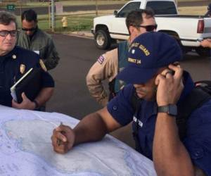 Las Guardia Costera, la policía local, el departamento de Bomberos y otras agencias montaron un operativo de búsqueda del aparato. Foto: Agencia AP.