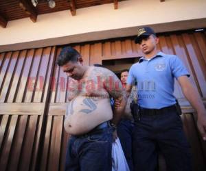 Mientras empaquetaban droga en una narcovivienda de la residencial San Ignacio fueron capturados seis supuestos integrantes de la Mara Salvatrucha MS-13. Foto Johny Magallanes| EL HERALDO