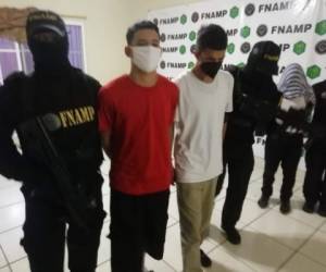 Los detenidos fueron identificados como Ángel David Acosta Amaya (18), alias 'Dominó', Eduar Camilo Rivera Moncada (19), alias 'Antónimo' y un menor infractor conocido en el mundo criminal con el alias de 'Julito'.