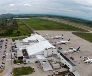 Tres aeropuertos internacionales del país serán manejados de uno a dos años por una empresa internacional mientras se halla operador.