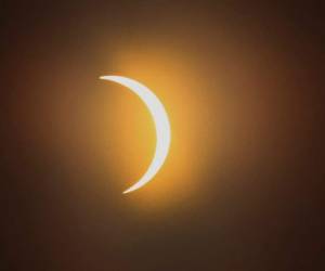 Este lunes se produce uno de los fenómenos naturales más fascinantes que se pueden ver: un eclipse solar. La luna se interpondrá entre el sol y la tierra creando un espectáculo. Foto AFP