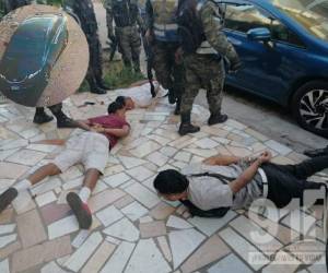 Momento en que eran detenidos los presuntos asaltantes. Foto: Cortesía.