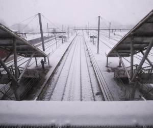 Una borrasca de latitudes medias (en el hemisferio norte) es un sistema de bajas presiones donde los vientos giran en sentido contrario a las agujas del reloj.