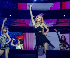 Tuvieron una gira mundial el año pasado, y llegaron a arenas estadounidenses como The Forum en Inglewood, California, y el Prudential Center en Newark, Nueva Jersey. Y también se convirtieron en el primer grupo de K-pop que se ha presentado en Coachella.