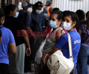 Los centros de detección temprana del virus han reportado una mayor afluencia de pacientes. Sillas de espera se ocupan en su mayoría. Foto: David Romero/EL HERALDO.