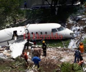 Así quedó la avioneta con placa estadounidense al salirse de la pista en el Aeropuerto Toncontín. Foto: EL HERALDO