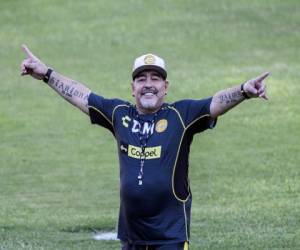 La leyenda argentina Diego Maradona permaneció hospitalizada el 4 de enero de 2019 en Buenos Aires luego de un chequeo médico programado. Según la prensa local, su condición no es grave. / AFP / Pedro PARDO