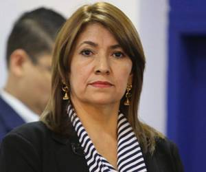 La ministra de Salud, Alba Consuelo Flores, aseguró que pagan un gran precio por una prueba PCR.