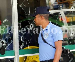 Efectivos policiales continúan las labores investigativas para identificar a los responsables de los dos atentados en contra de la empresa Camosa, foto: Estalin Irías/El Heraldo/Noticias de Honduras/El Heraldo Honduras.