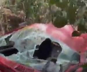 Vehículo termina destruido tras caer en un abismo en San Isidro, Intibucá