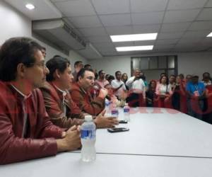 Luis Zelaya, presidente del Consejo Central Ejecutivo del Partido Liberal, está confrontado con la bancada del Congreso Nacional.