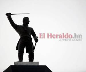 La Trinidad es un monumento que solo impresiona por su altura en cuya cúspide aparece Francisco Morazán parado levantando su espada. Foto: Emilio Flores.