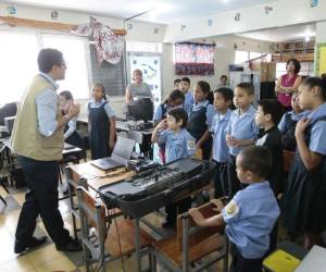 Los alumnos del CEB 4 de Junio comprometidos al cuidado del ambiente. Foto: Alejandro Amador.