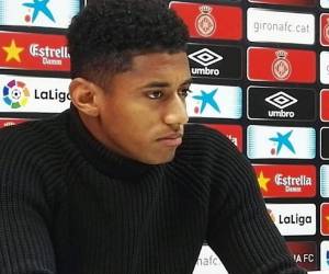 Choco Lozano durante una conferencia de prensa en España.