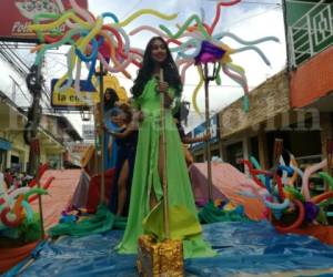 Las niñas lucieron sus mejores trajes para darle la bienvenida al carnaval en El Paraíso.