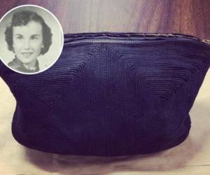 La cartera se encontró intacta y con todo lo que la mujer había guardado hace 65 años. Fotos: Facebook