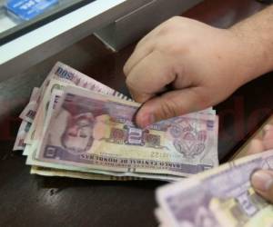 El aumento salarial está vigente desde el 1 de enero y las empresas que incumplan se exponen a multas de hasta 5,000 lempiras por trabajador, establece la Ley de Inspección Laboral.