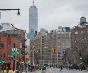 The World Trade Center rises over a nearly empty Seventh Avenue in the West Village on March 25, 2020 in New York. - The US Senate was poised to pass a massive relief package on Wednesday for Americans and businesses ravaged by the coronavirus pandemic as New York hospitals braced for a wave of virus patients. The United States, with over 55,000 confirmed cases, has the third-highest number globally, behind China and Italy, and about half of them are in New York, the epicenter of the US outbreak. (Photo by Bryan R. Smith / AFP)