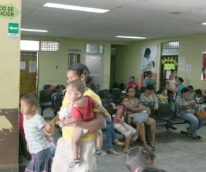 El centro de salud Dr. Ramón Villeda Morales se cuenta entre los pocos que ofrecen atención en una doble jornada.